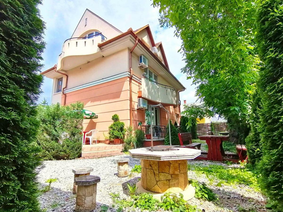 Villa Aida Apartman Hajduszoboszlo Exterior photo