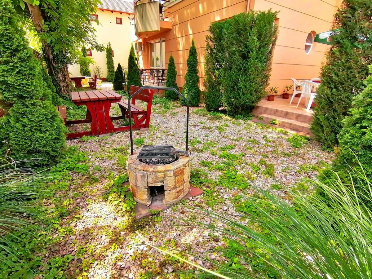 Villa Aida Apartman Hajduszoboszlo Exterior photo